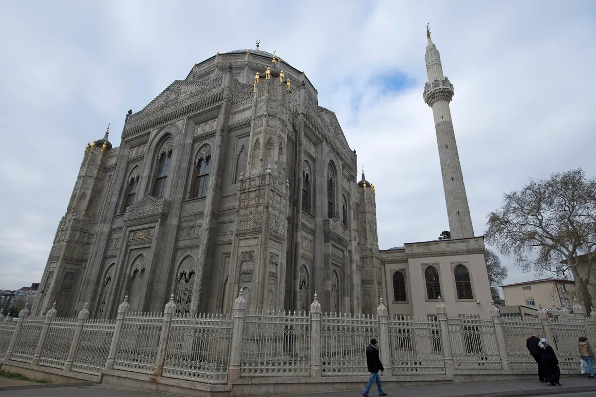 Pertevniyal Valide Sultan Mosque, Istanbul