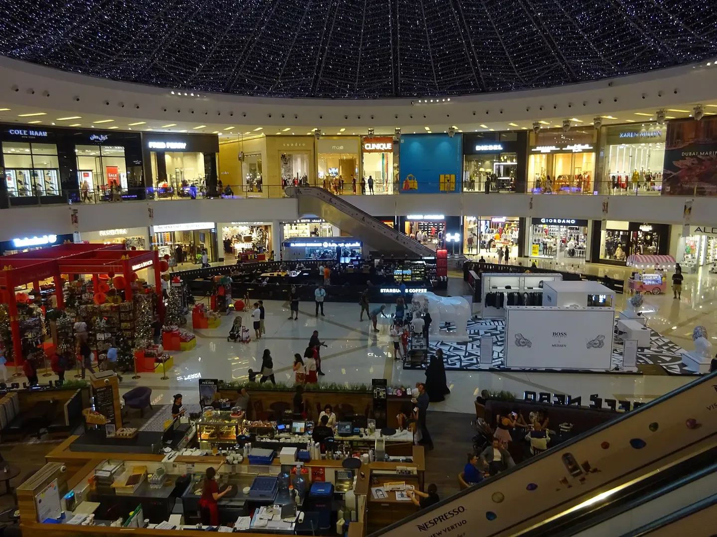 Dubai Marina Mall in Dubai