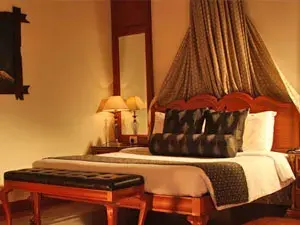Sun-n-Sand Hotel