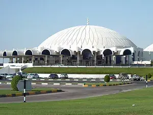 من المطار
