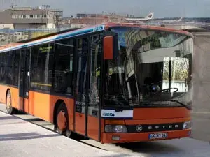 بواسطة الحافلة