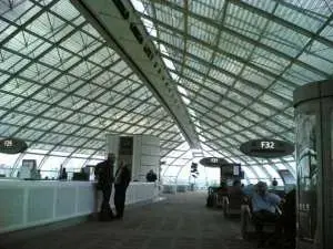 من المطار
