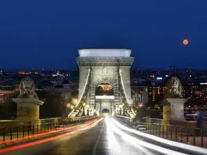 جسر زيتشيني المعلق
