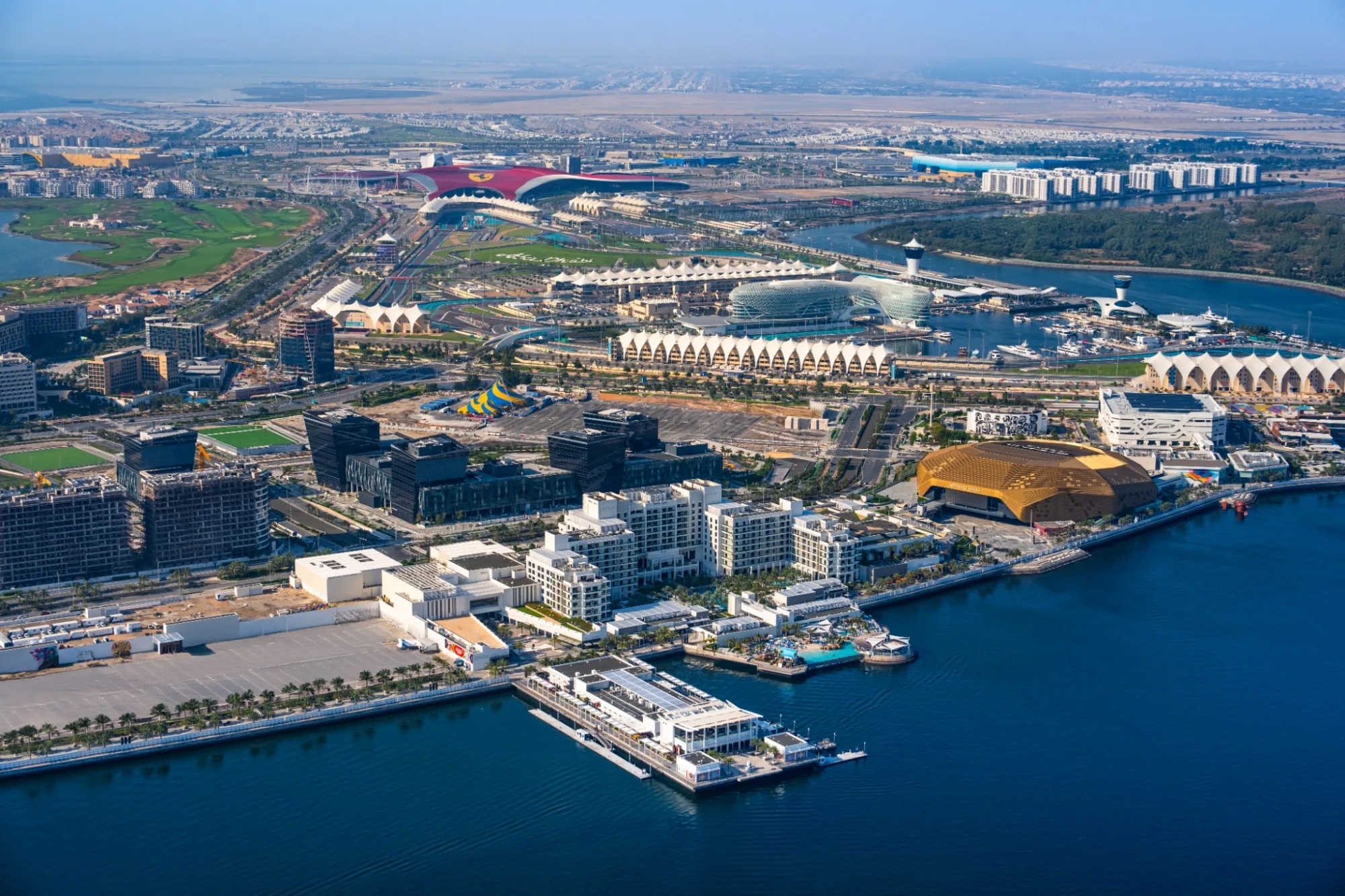 "Bungee Jumping": A New Adventure for Thrill-Seekers on Yas Island press image