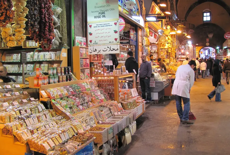 Grand Bazaar Insider Shopping and Halal Dining Tour