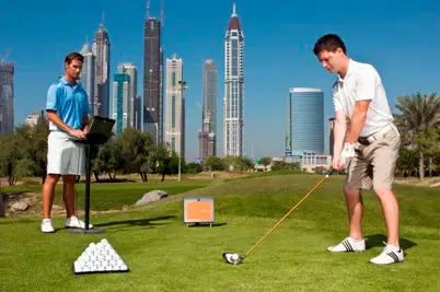 "زيورخ" توقع اتفاقية تعاون مع نادي الإمارات للجولف