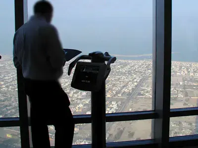 ثلاثة مواقيت للإمساك والإفطار لسكان برج خليفة والأبراج الشاهقة