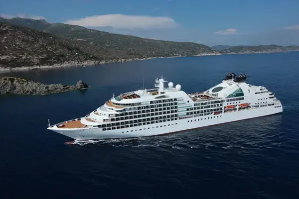 Top 5 most luxurious cruise liners 3