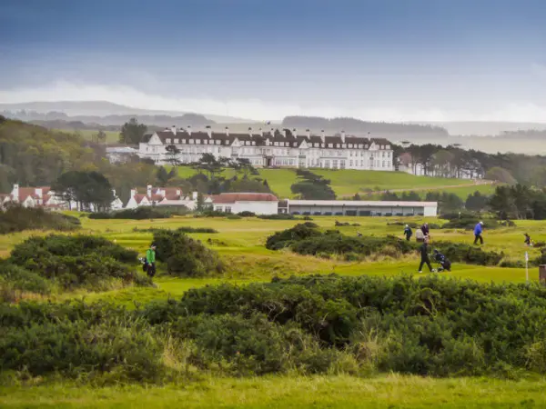 Donald Trump buys Golf Resort from Dubai group 3