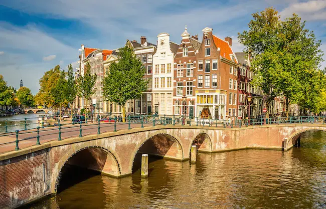 Qatar Airways to fly 787 Dreamliner to Amsterdam
