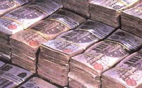إحباط محاولة تهريب نصف مليون جنيه إلى الكويت