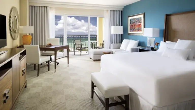 Ritz-Carlton hotel opens in Aruba