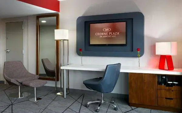 Crowne Plaza Hotel opening near JFK International Airport