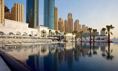 ميدان تتيح أمام روّاد البحر تجربة راقية للاستمتاع بالشاطئ