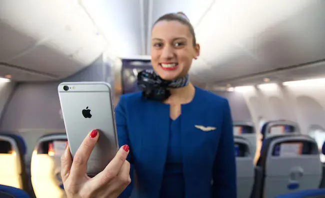United Airlines to introduce iPhone 6+ for flight attendants