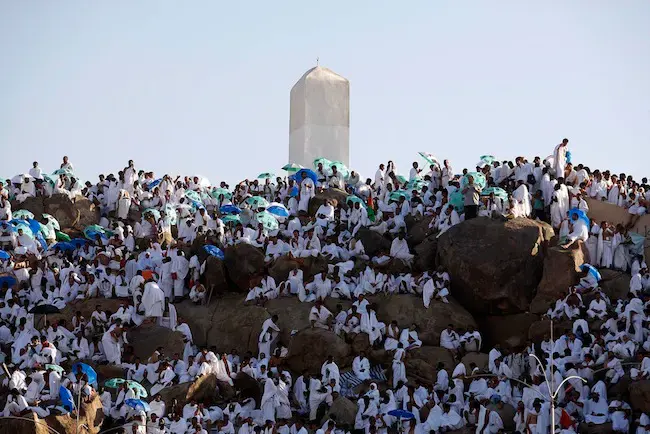 2 million Hajis descend on the Plain of Arafat