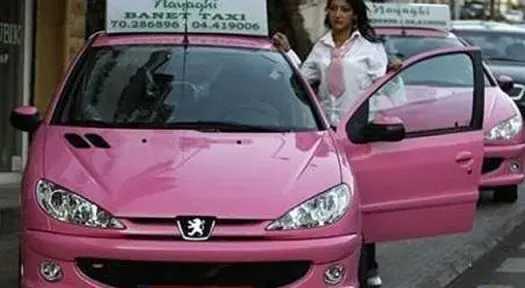 ماليزيا: إطلاق خدمة سيارات أجرة نسائية لحمايتهن من التحرش