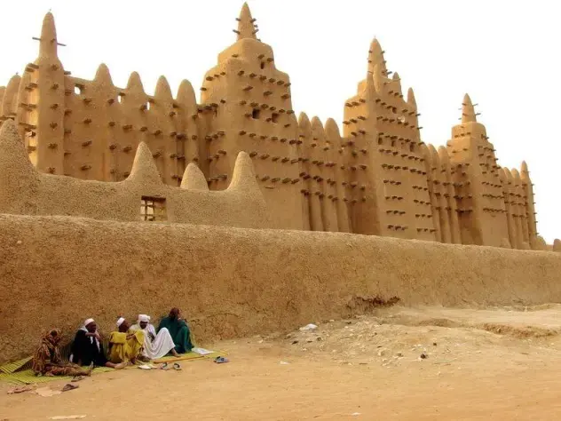 مسجد "جينيه" الكبير، أكبر مسجد مبني من طوب الطين في العالم