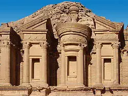 دراسة طلب شركة محلية أردنية لعملية تصليح في البتراء