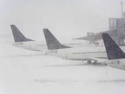 Spring snow causes travel disruption in UK
