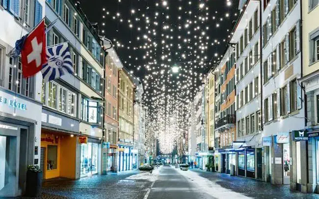 Zurich's famous Bahnhofstrasse shopping centre getting lit up