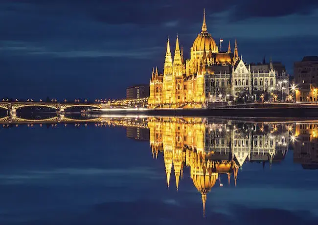 Ritz-Carlton, Budapest opens