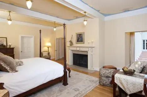 Rent ‘Scarface’ villa for the holiday