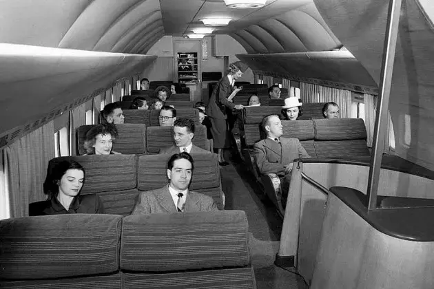 Larger overhead bins for Boeing 737 2
