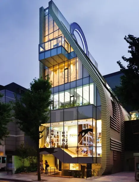 Handbag Museum Arrives in Seoul