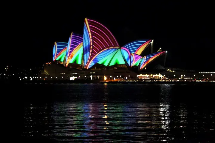 Laser Projection Gives The Sydney Opera House A Bright, Colorful Makeover 3