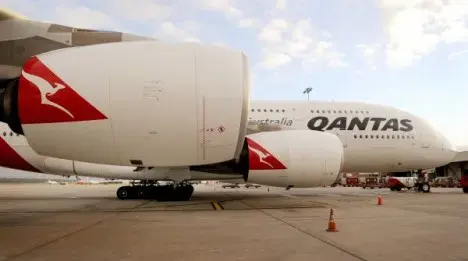 Qantas ditches BlackBerries for iPhones