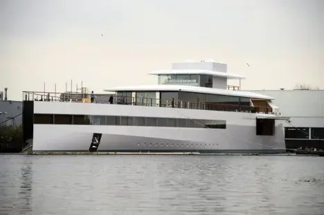 Steve Jobs’ superyacht free to sail