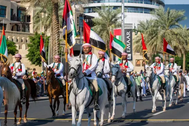 مسيرة وسط مدينة دبي احتفالاً بذكرى الاتحاد في الأول من ديسمبر
