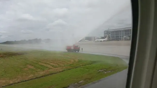 Water cannons welcome Emirates' inaugural flight to Yangon 2