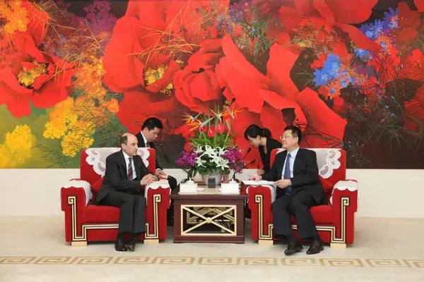 Qatar Airways builds strong ties with China
