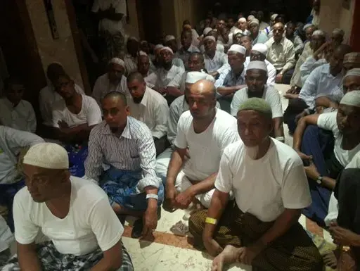 مسلمو ميانمار يزورون الأراضي المقدسة ويدعون لإخوانهم
