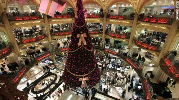 Paris offers shopping passport to visitors