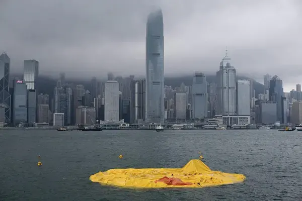 World’s Biggest Rubber Duck ‘Dies’ 2