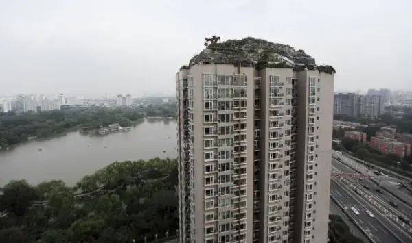 Stone fortress illegally built atop Beijing skyscraper