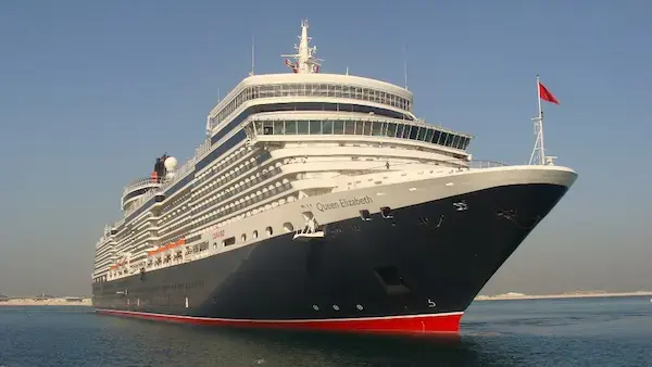 A Double Royal Visit to Dubai by Queen Mary 2 and Queen Elizabeth