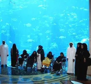 مجموعة من كبار السن ضمن برنامج وليف يقضون يوماً ترفيهياً في منتجع أتلانتس