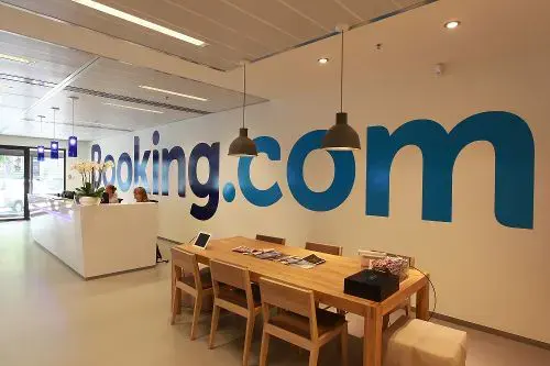 "الخطوط الجوية التركية" تعلن عن شراكة مع الموقع الإلكتروني Booking.com