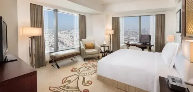 عرض كونراد دبي