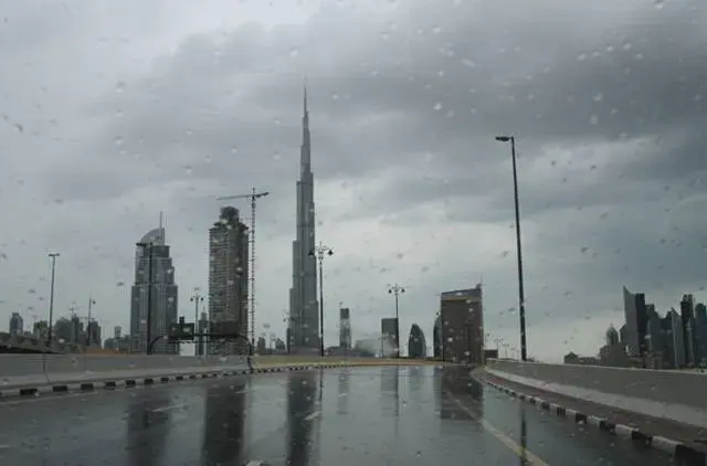 Heavy rain in the UAE forces flight delays and show closure