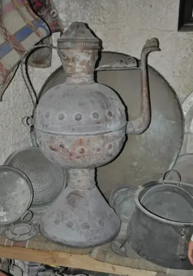 متحف شخصي بخانيونس يحتفظ بآثار سبع حضارات