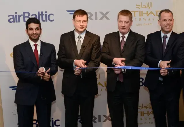 بدء تسيير الرحلات المباشرة بين أبوظبي والعاصمة اللاتفية ريغا