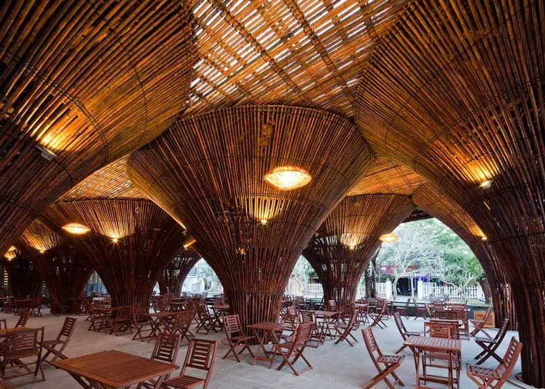 Restaurant Made of Bamboo Columns Gives Customers Shade 2