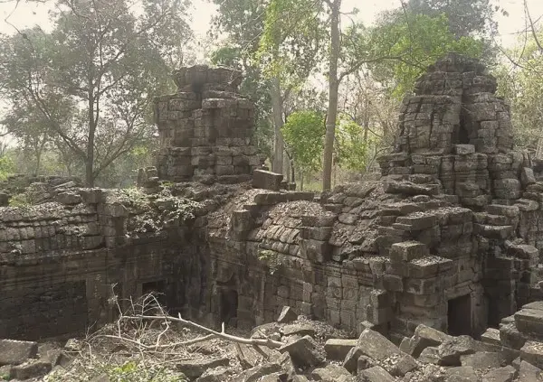 Vacation in luxury tents near Khmer Temples 3