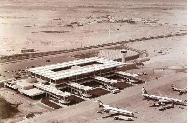 مطار دبي قديماً. رحلة مع صور التاريخ