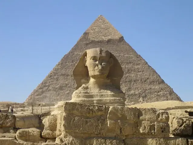 بلاغ ضد نابليون بونابرت لكسره أنف أبو الهول!